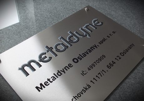 realizace - Firmenschild Metaldyne