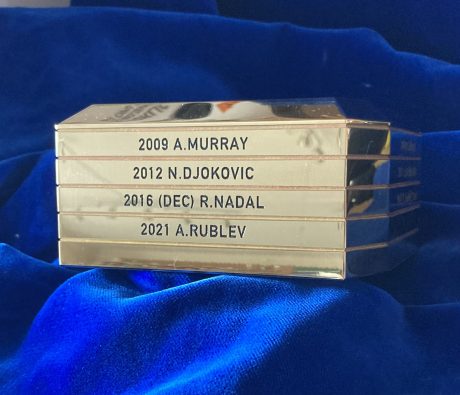 realizace - Dauerhafte Trophäen-Chronik des Mubadala World Tennis Championship Turniers
