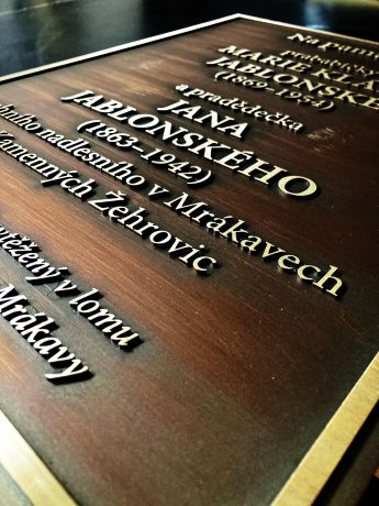 realizace - Mosazná pamětní deska Marie Klára Jablonská a Jan Jablonský