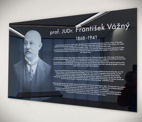 realizace - Gedenktafel für Prof. JUDr. František Vážný