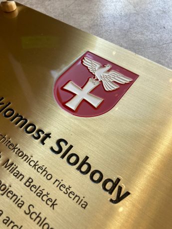 realizace - Gedenktafel aus Messing – Cyklomost Slobody