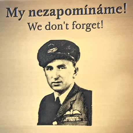 realizace - Mosazná pamětní deska F/Lt Karel Miloslav Kuttelwascher, DFC & Bar