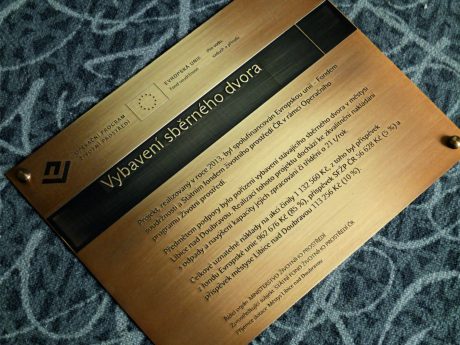 realizace - Mosazná úředně informační tabule publicity Evropské únie Vybavení sběrného dvora