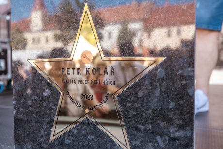 realizace - Pamětní deska Petr Kolář